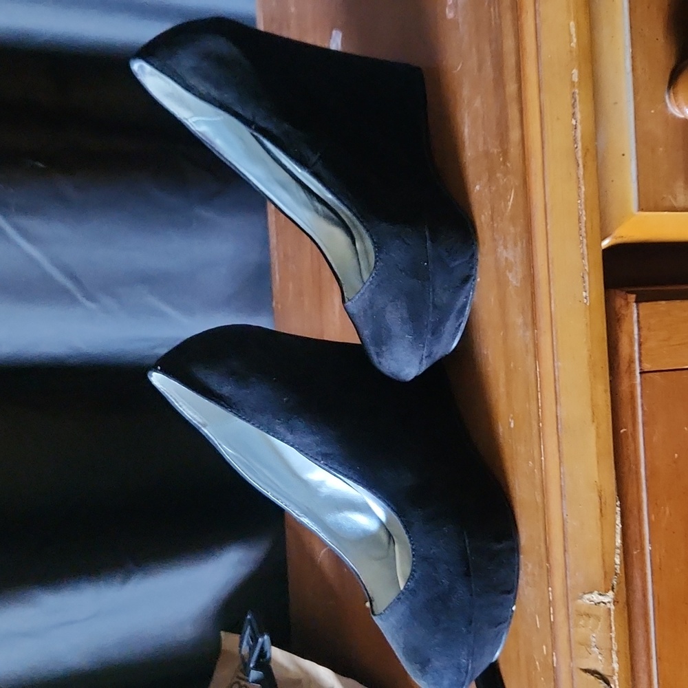 Black wedge heels Size 7 - Picture 6 of 7